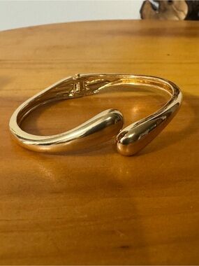 HINGED BRACELET